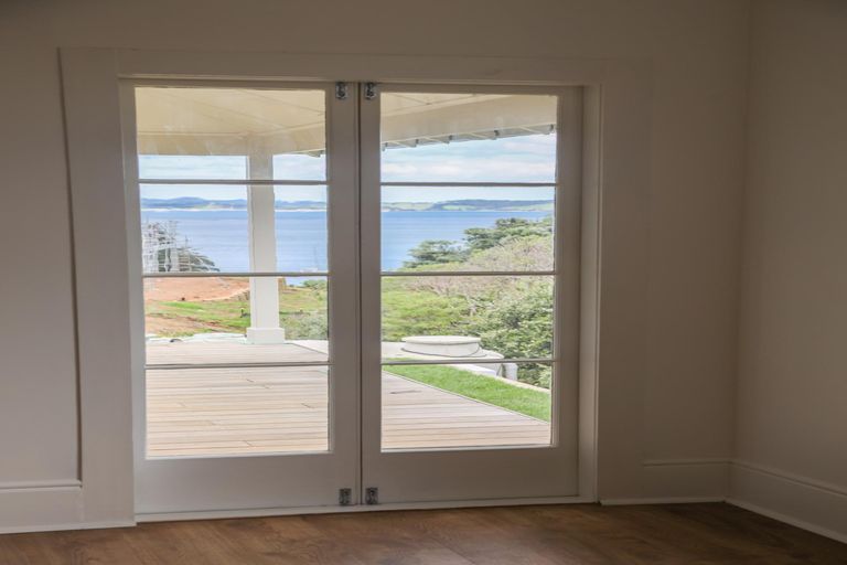 Photo of property in 204 Cape Rodney Road, Leigh, 0985