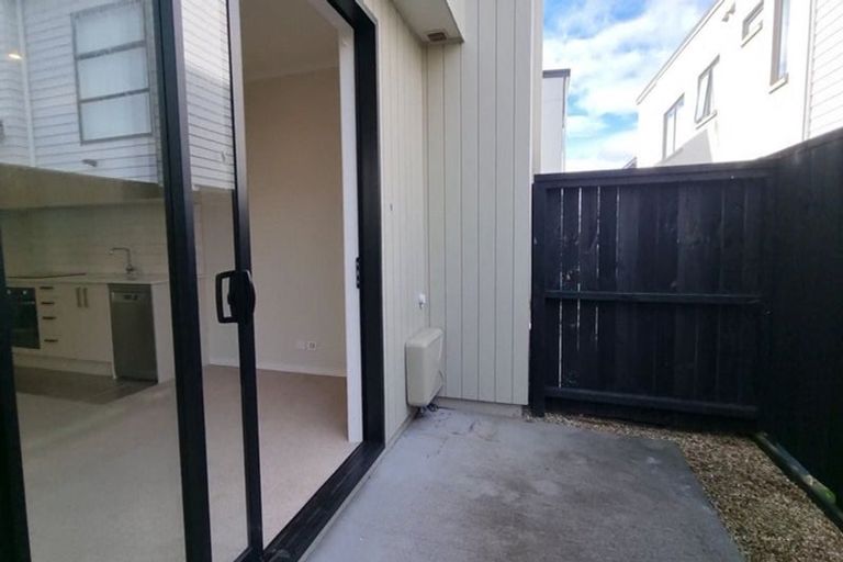 Photo of property in 24 Sacred Kingfisher Road, Hobsonville, Auckland, 0616