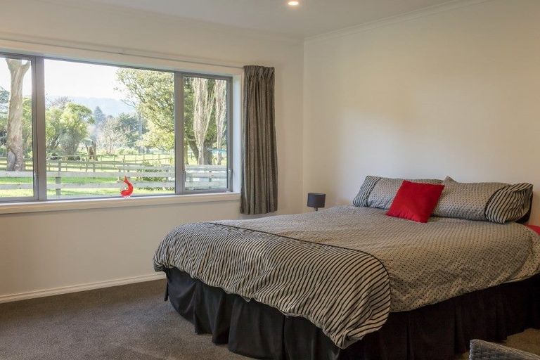 Photo of property in 24 Wakefield Road, Levin, 5571