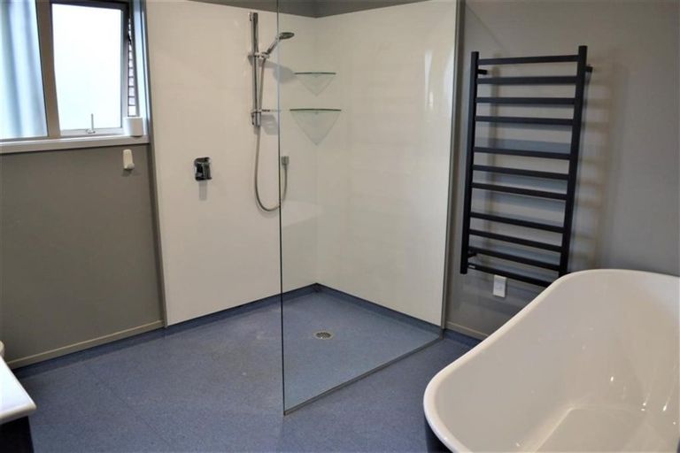 Photo of property in 110a Main Road, Tawa, Wellington, 5028