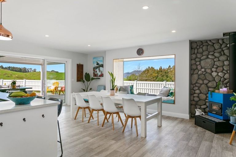 Photo of property in 97 Loch Views Road, Acacia Bay, Taupo, 3385