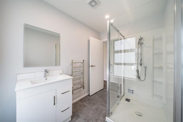 Photo of property in 4b Pohutukawa Street, Woburn, Lower Hutt, 5010