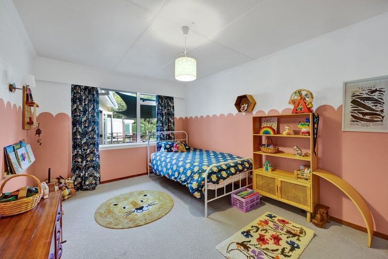 Photo of property in 39 Turakina Street, Merrilands, New Plymouth, 4312