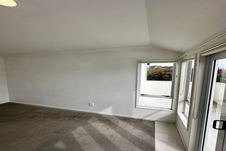 Photo of property in 2/13 Markham Place, Bucklands Beach, Auckland, 2012