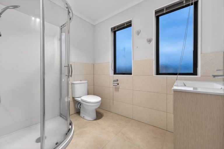 Photo of property in 10 Yatterina Avenue, Takanini, 2112