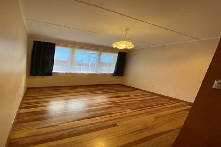 Photo of property in 121 Breaker Bay Road, Breaker Bay, Wellington, 6022