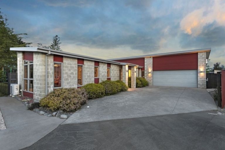 Photo of property in 6 Ruahine Place, Parklands, Christchurch, 8083