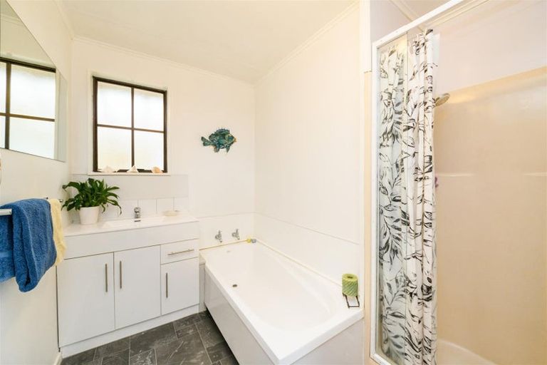 Photo of property in 2 Walton Street, Bulls, 4818