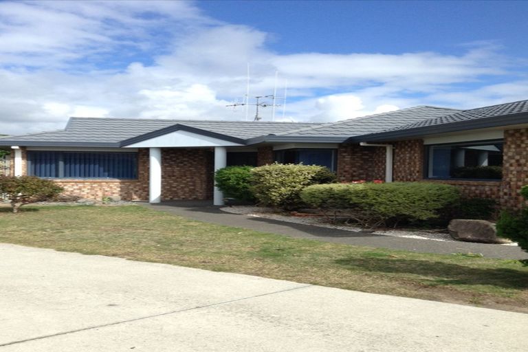 Photo of property in 26 Grabella Place, Papamoa Beach, Papamoa, 3118