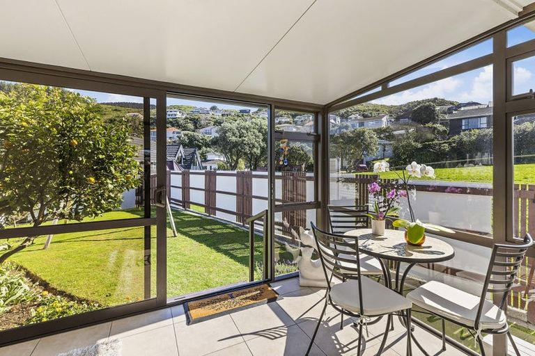 Photo of property in 87 Victory Crescent, Tawa, Wellington, 5028