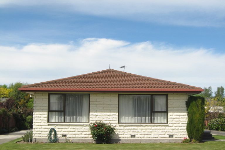 Photo of property in 2/14 Momorangi Crescent, Redwood, Christchurch, 8051