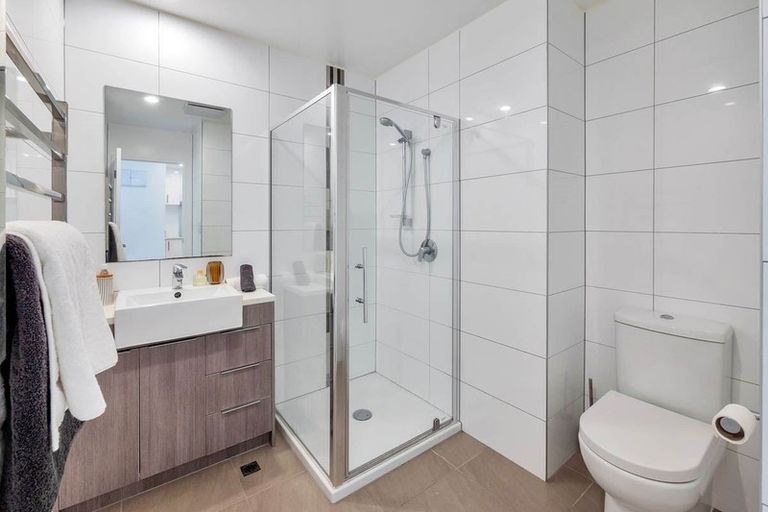 Photo of property in Apollo Apartments, 201/46 Rosedale Road, Rosedale, Auckland, 0632