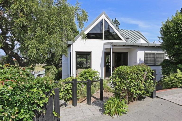 Photo of property in 21 Delhi Road, Hospital Hill, Napier, 4110