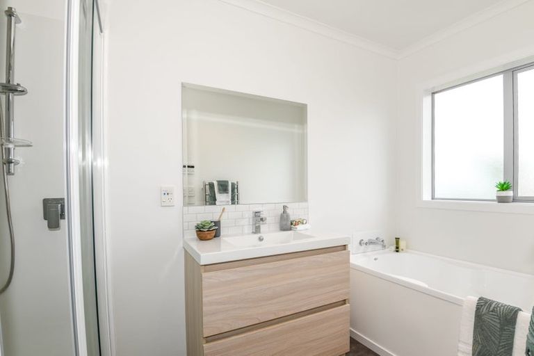 Photo of property in 75 Dress Circle, Newlands, Wellington, 6037