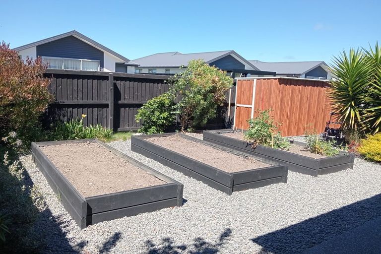 Photo of property in 1/7 Arosa Place, Parklands, Christchurch, 8083