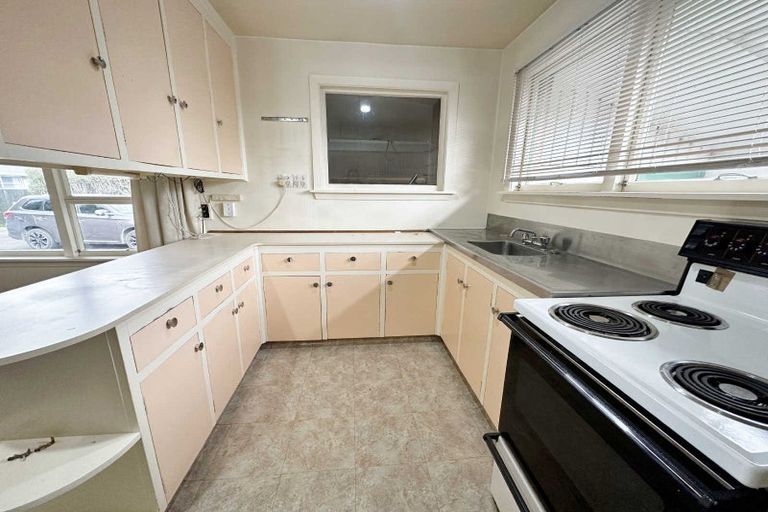 Photo of property in 17 Fairmile Place, Russley, Christchurch, 8042