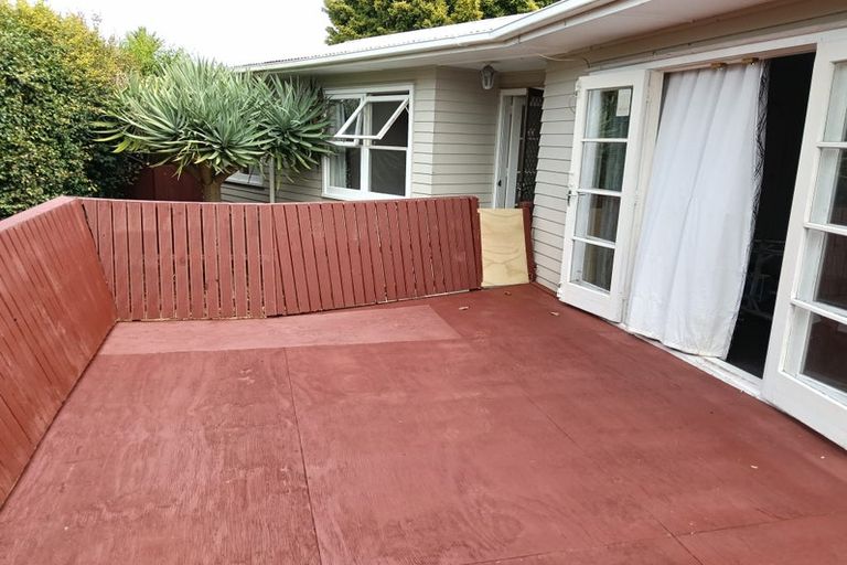 Photo of property in 8 Coletta Lane, Te Atatu South, Auckland, 0610