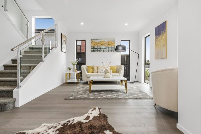 Photo of property in 8 Pineview Drive, Rosehill, Papakura, 2113