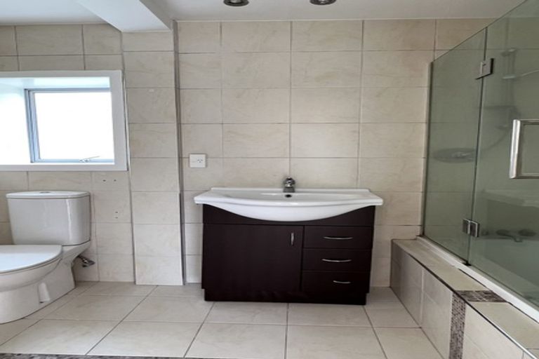 Photo of property in 19 James Street, Glenfield, Auckland, 0629