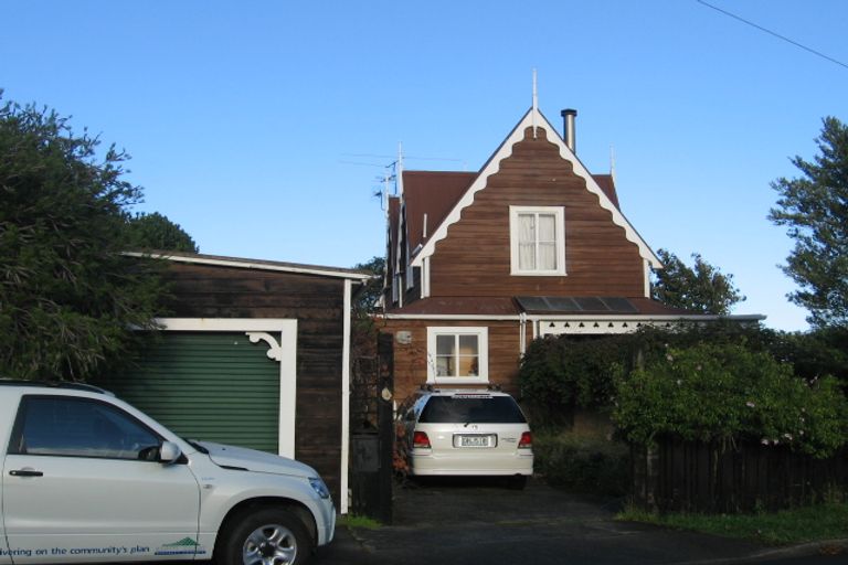 Photo of property in 4 Sweetman Avenue, Paraparaumu Beach, Paraparaumu, 5032