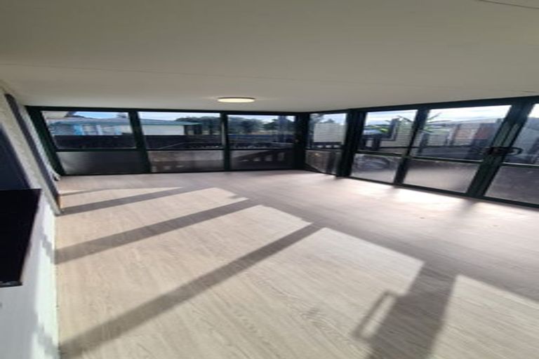 Photo of property in 10 Romney Place, Manurewa, Auckland, 2102