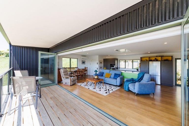 Photo of property in 121 Cashmere Drive, Fitzherbert, Palmerston North, 4410