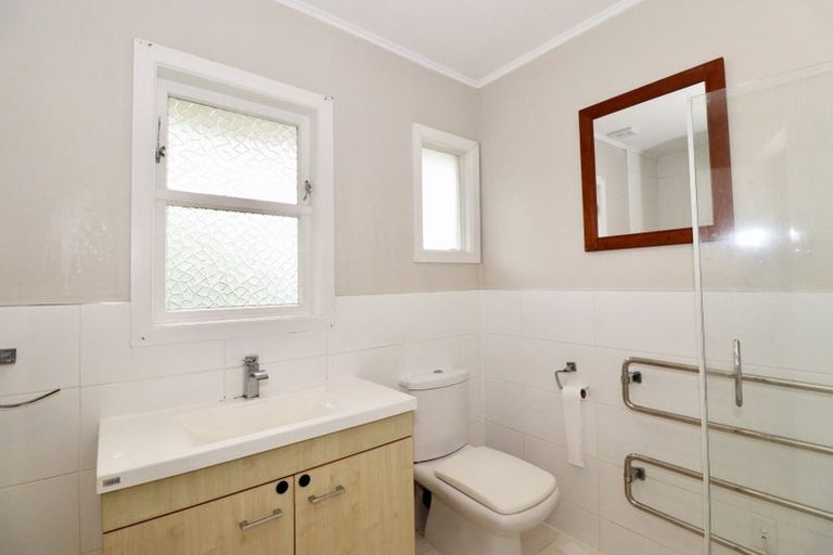 Photo of property in 108 Kervil Avenue, Te Atatu Peninsula, Auckland, 0610