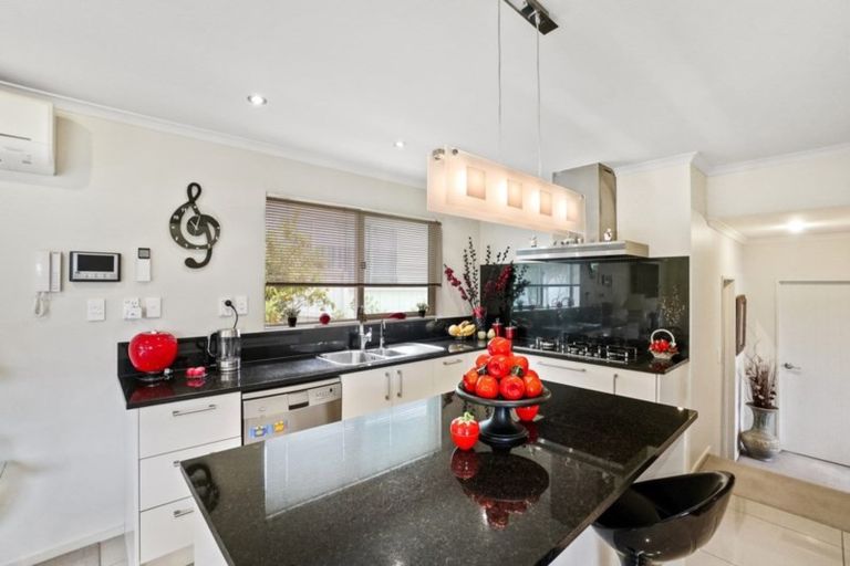 Photo of property in 4 Andy Crescent, Flat Bush, Auckland, 2016