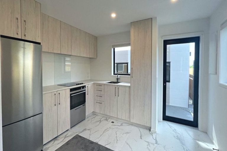 Photo of property in 4/137 Tirimoana Road, Te Atatu South, Auckland, 0602