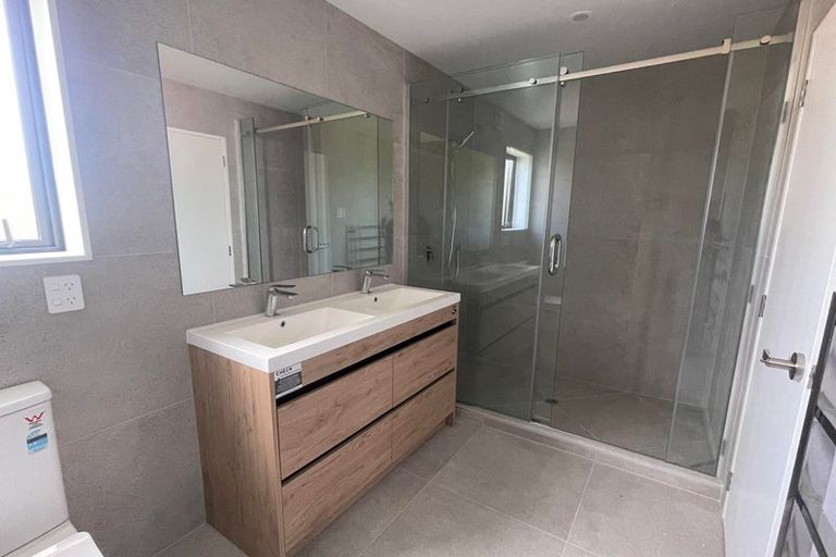 Photo of property in 51c West Harbour Drive, West Harbour, Auckland, 0618