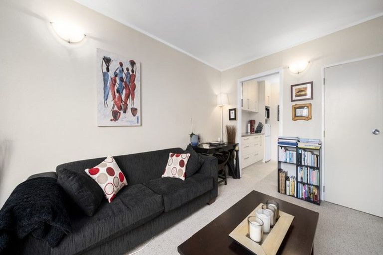 Photo of property in Hobson Court Flats, 56/70 Hobson Street, Thorndon, Wellington, 6011