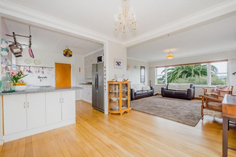Photo of property in 72 Raumati Road, Raumati Beach, Paraparaumu, 5032