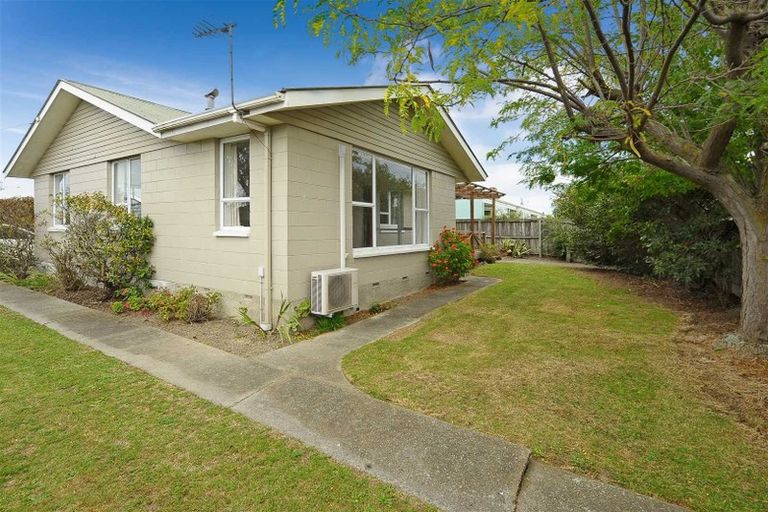 Photo of property in 65 Kendal Avenue, Burnside, Christchurch, 8053
