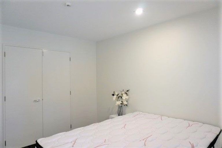 Photo of property in St James Courts, 5/77 Gloucester Street, Christchurch Central, Christchurch, 8013