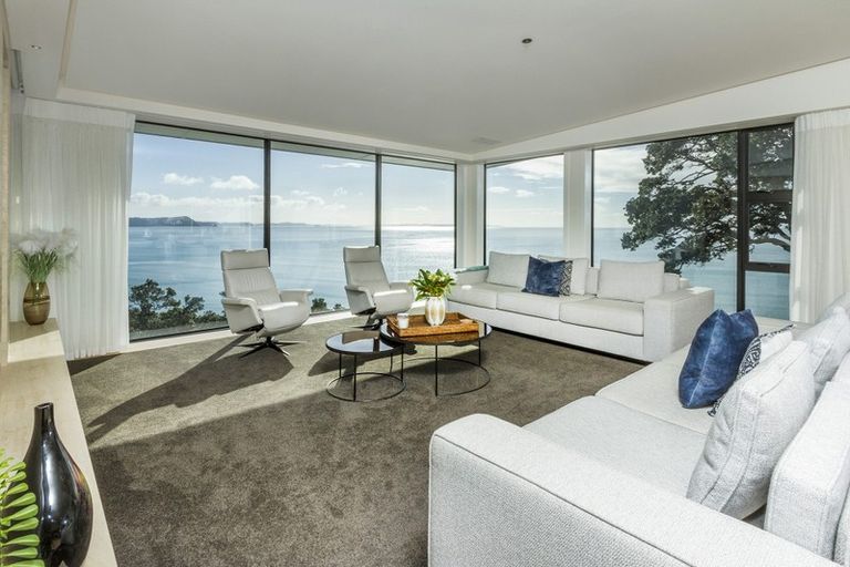 Photo of property in 31 Chelverton Terrace, Red Beach, 0932