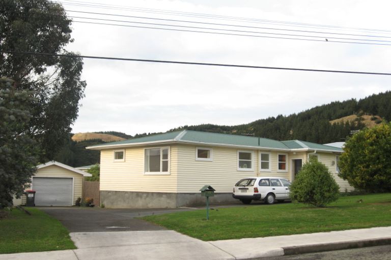 Photo of property in 27 Kaitawa Crescent, Paraparaumu, 5032
