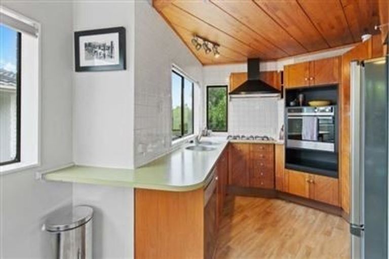 Photo of property in 5 Miramar Place, Pakuranga, Auckland, 2010