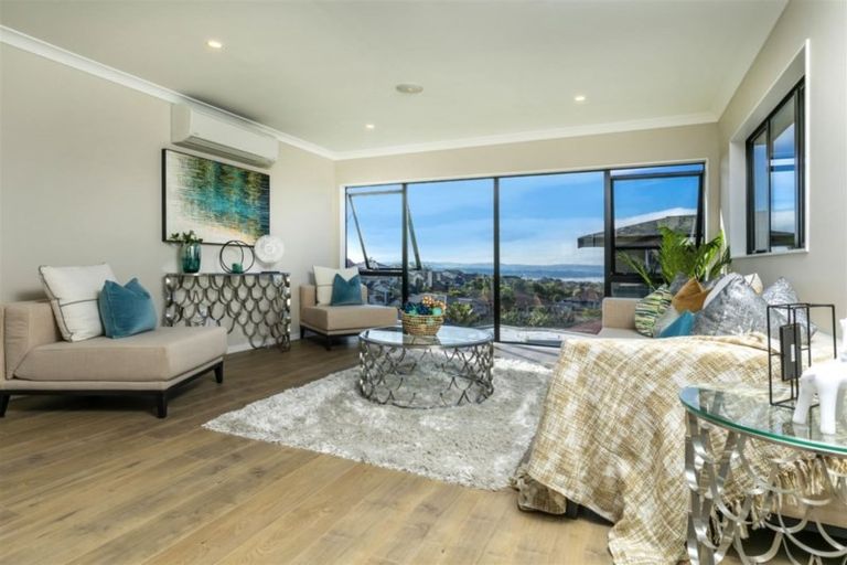 Photo of property in 28 Bernleigh Terrace, West Harbour, Auckland, 0618