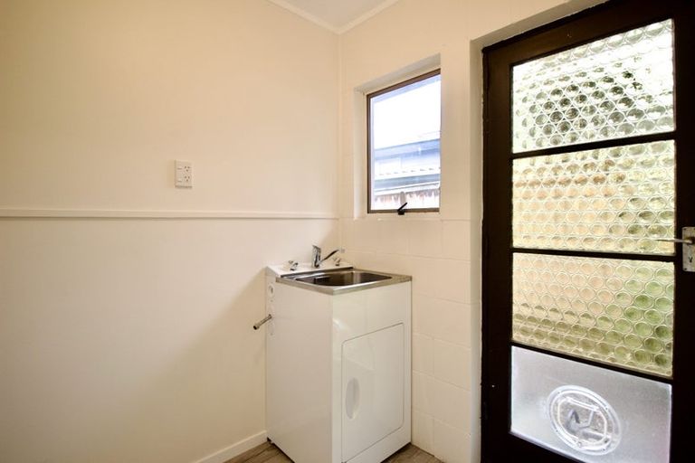 Photo of property in 1/5 Teviot Place, Totara Vale, Auckland, 0629