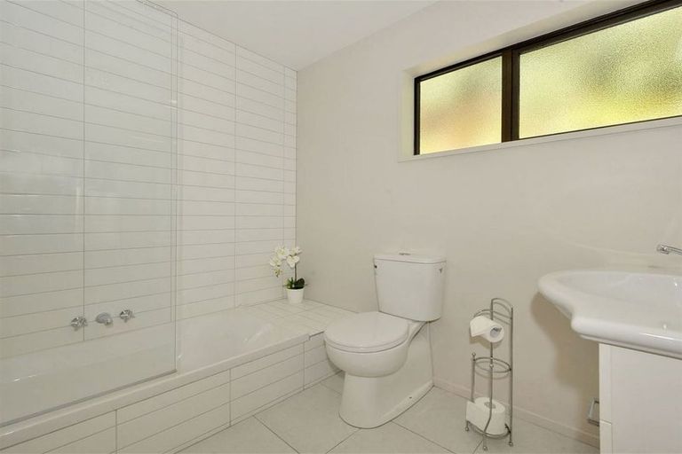 Photo of property in 10 Indira Lane, Cashmere, Christchurch, 8022