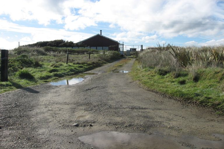 Photo of property in 20 Foveaux Street, Oreti Beach, Invercargill, 9879