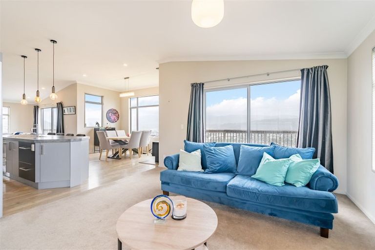 Photo of property in 15 James Nairn Grove, Riverstone Terraces, Upper Hutt, 5018