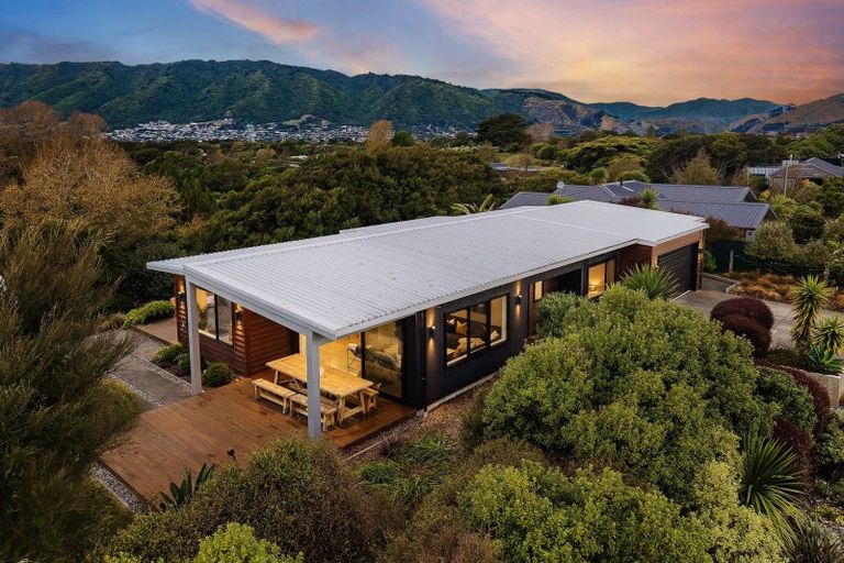 Photo of property in 3 Te Heke Place, Waikanae, 5036