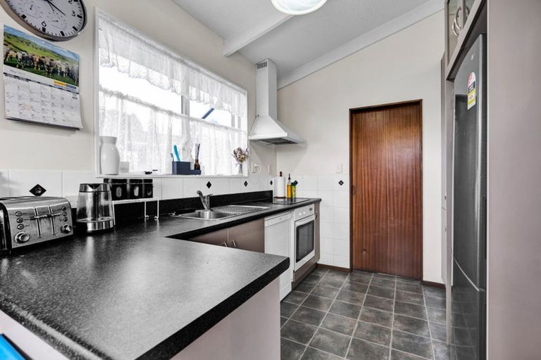 Photo of property in 16 Villa Place, Bell Block, New Plymouth, 4312