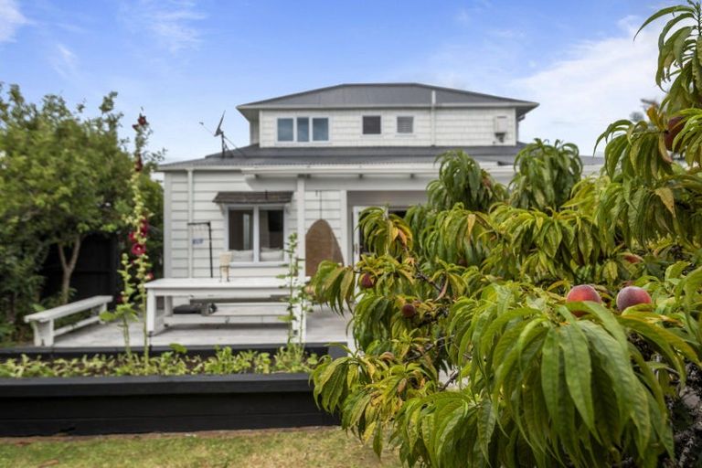 Photo of property in 74 Princes Street, Northcote Point, Auckland, 0627