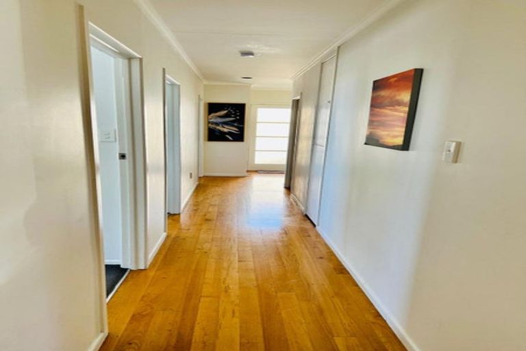 Photo of property in 2/599 Glenfield Road, Totara Vale, Auckland, 0629