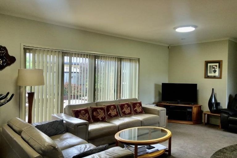 Photo of property in 2 Somerton Drive, Huntington, Hamilton, 3210