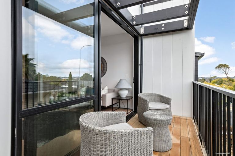 Photo of property in 35 Lewis Road, Pakuranga, Auckland, 2010