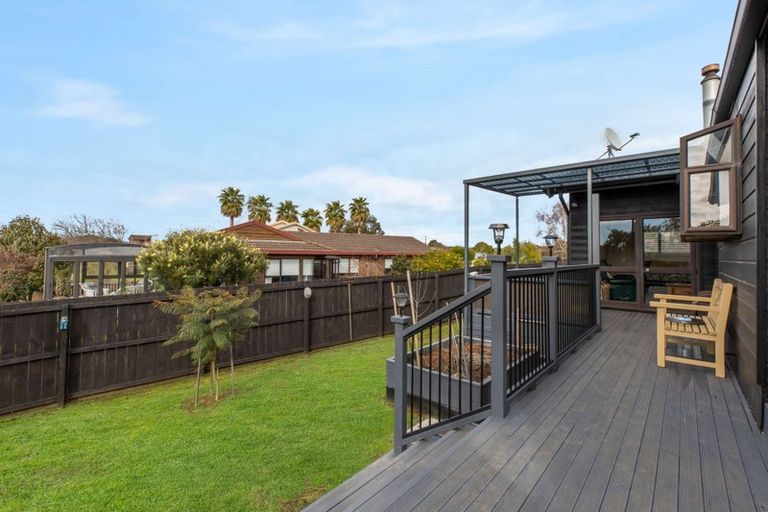 Photo of property in 21 Riverside Drive, Waiuku, 2123