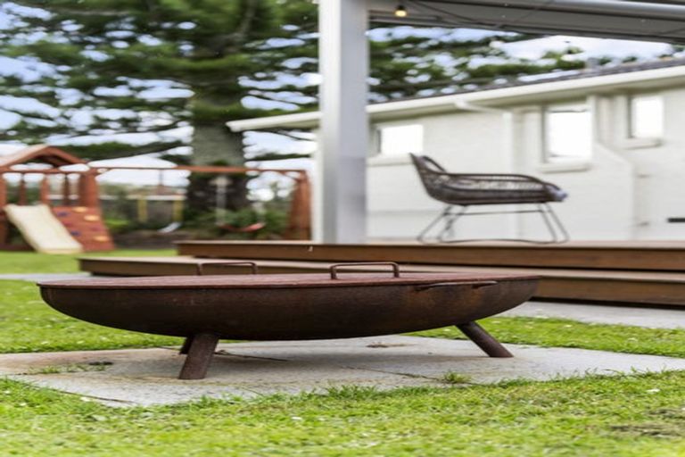 Photo of property in 2 Hatton Road, Orewa, 0931